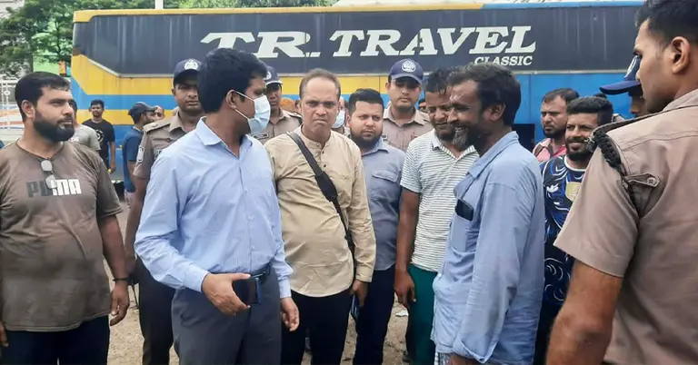 সায়দাবাদ বাসস্ট্যান্ডে ডিএসসিসির অভিযান